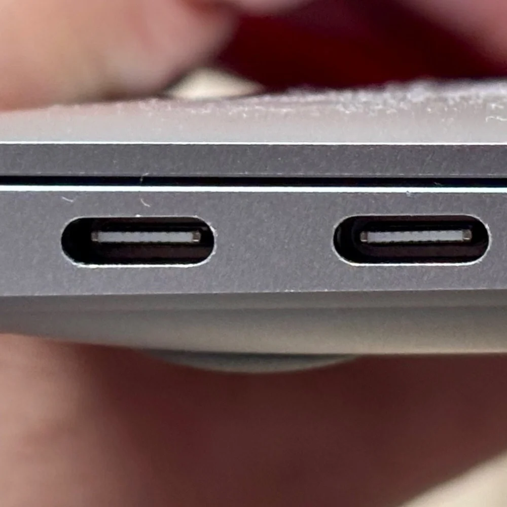 Apple MacBook Air (In Box) - Picture 5 of 12